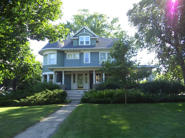 1552 Algoma Boulevard